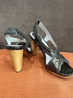 Frye Gerry Metalbeads snake print Leather Black Brown Metallic Platform Sandal 8
